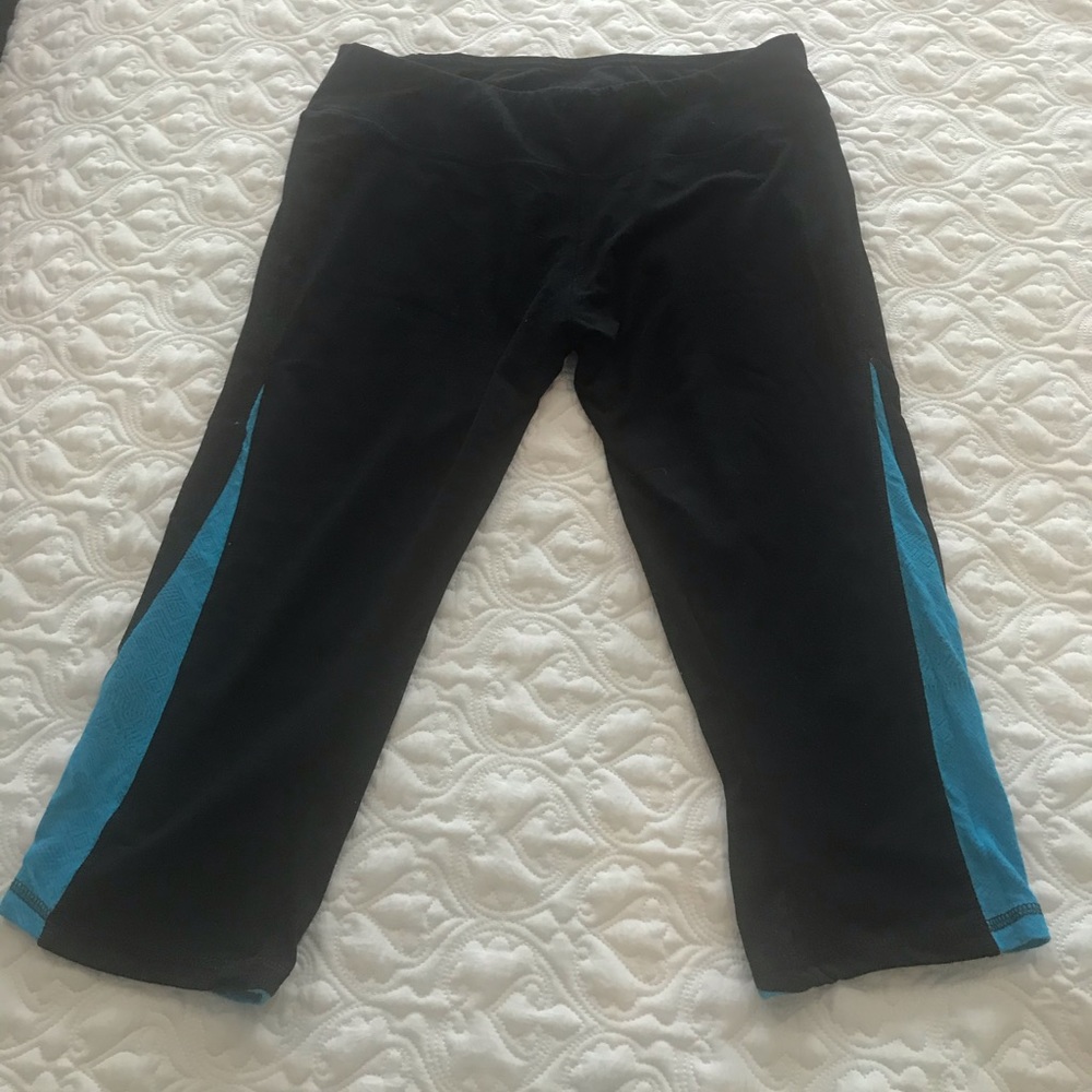 Black and Blue Capri Leggings